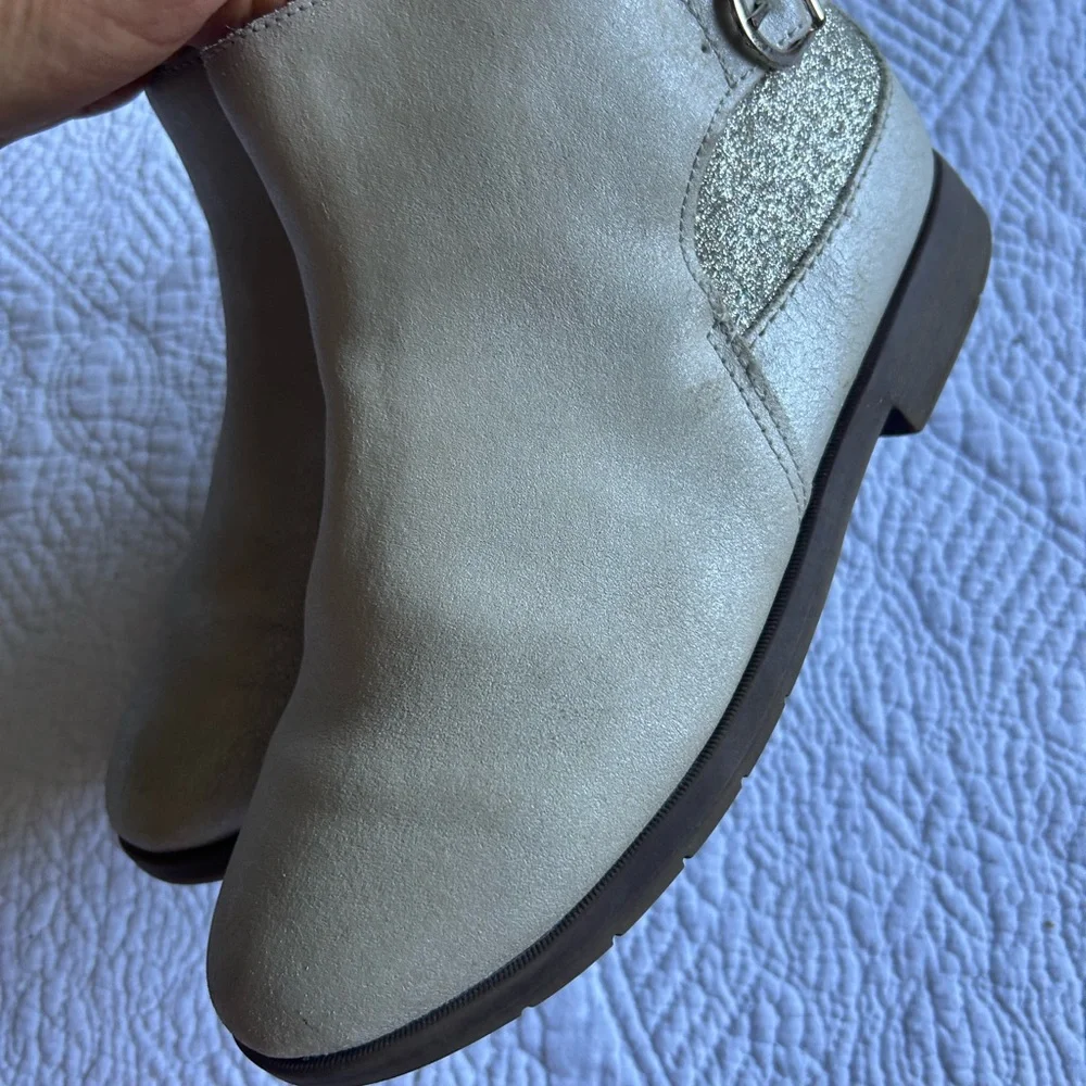 Stride Rite pretty pearlized